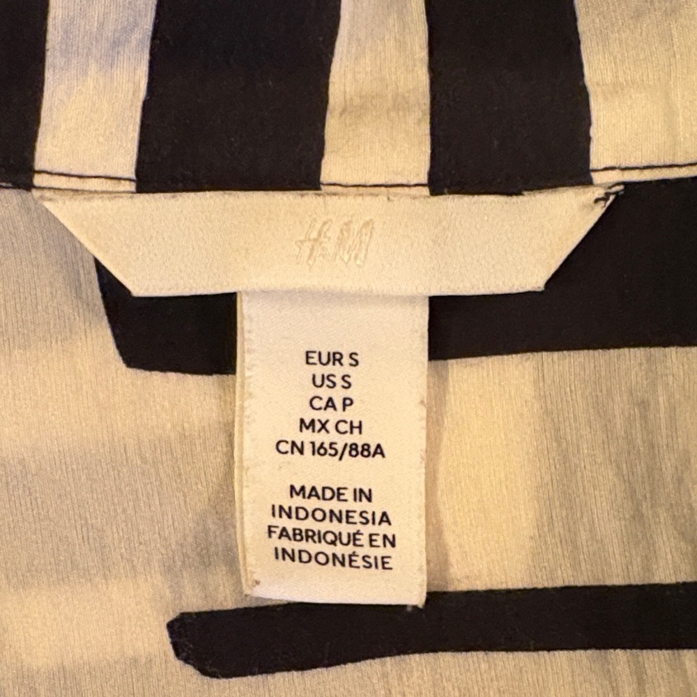 H&M Black and White Button Down Shirt - Picture 2 of 3